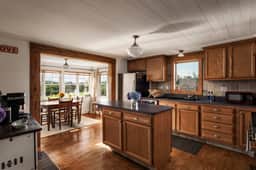 Valley View Farmhouse · Hot Tub, Fenced Pasture