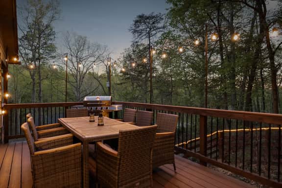 The Cozy Bear Cabin | Hot Tub, Fenced Yard, Games