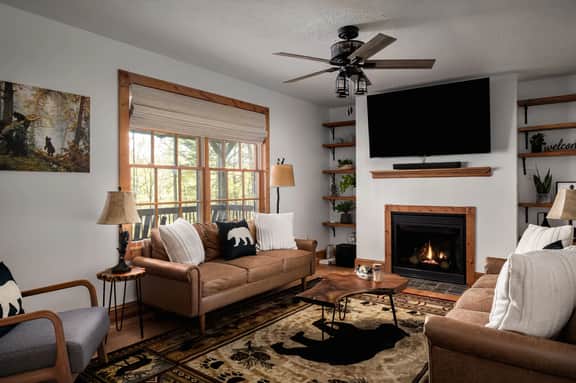 The Cozy Bear Cabin | Hot Tub, Fenced Yard, Games