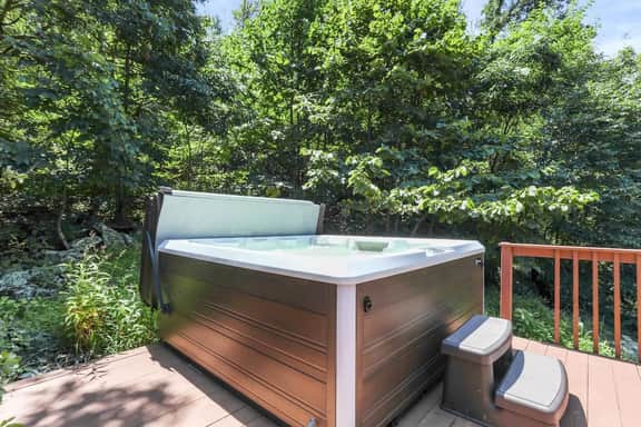 The Trillium Cabin | Hot Tub, Views & Game Room