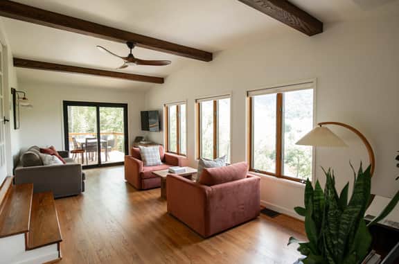 Luxury River Retreat • Hot Tub, Views, Fire Pit
