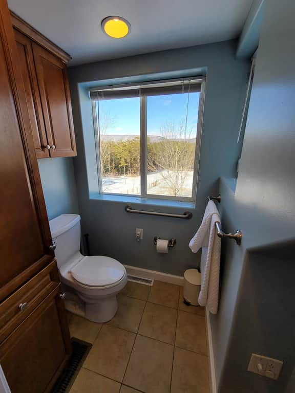 Starlight Farmhouse | Dog-Friendly + Mountain View
