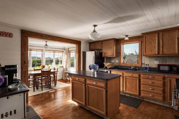 Valley View Farmhouse · Hot Tub, Fenced Pasture