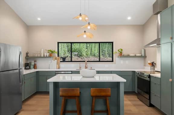 Sommerhus @ Skyline Drive • Modern Scandi Cabin