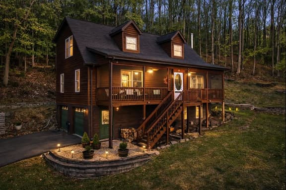 Delicious Cabin • Wine Country Retreat w/ Hot Tub