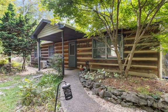 Skyland Hideaway | Mountain Cabin w/ Hot Tub