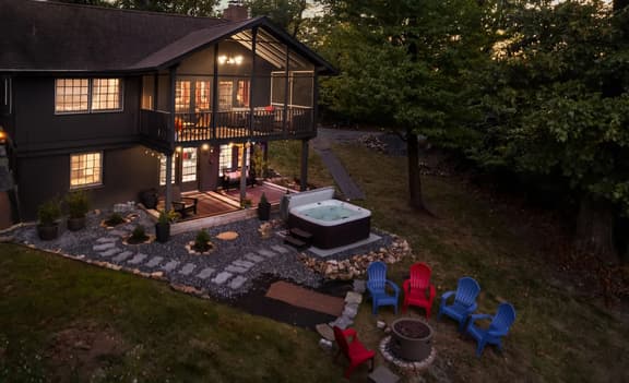 Far View Shenandoah | Hot Tub + Movie & Game Room