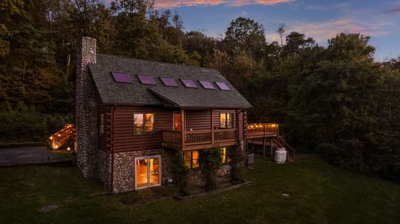 The Trillium Cabin | Hot Tub, Views & Game Room
