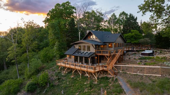 Luxury River Retreat • Hot Tub, Views, Fire Pit