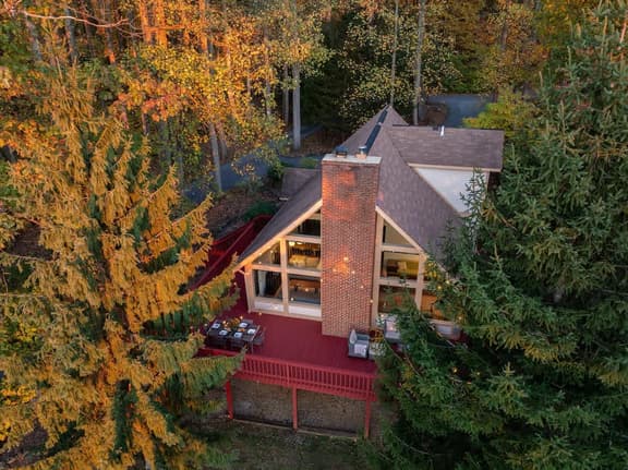 Ravens' Ridge: Modern Cabin + Stunning Valley View