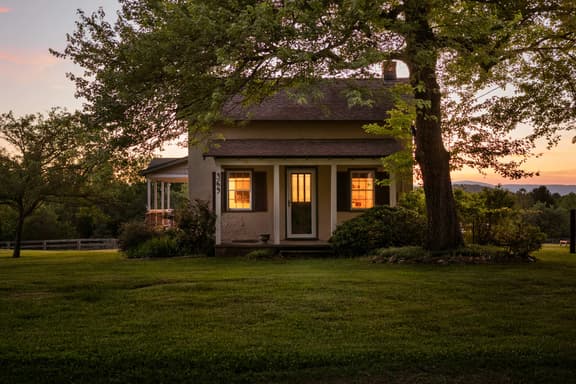 Valley View Farmhouse · Hot Tub, Fenced Pasture