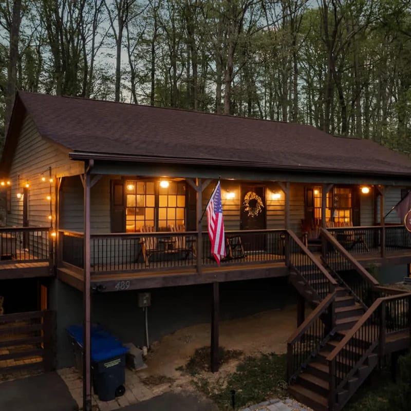 The Cozy Bear Cabin | Hot Tub, Fenced Yard, Games